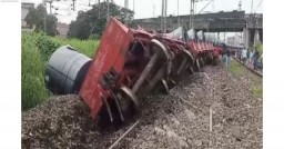 Four wagons of goods train derail in Maharashtra